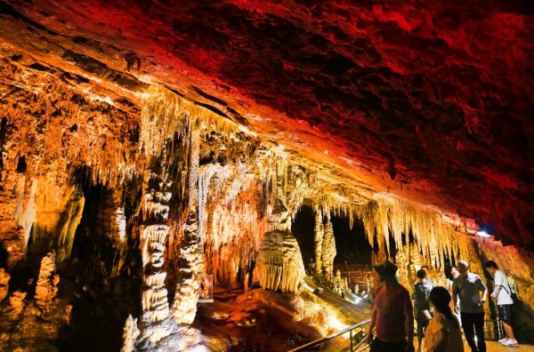 鑫配资 图片新闻｜丰都：清凉雪玉洞 暑期旅游人气旺